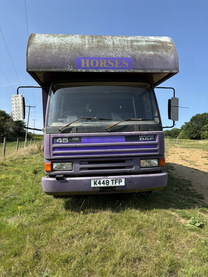 7.5T Horsebox Stall for 2 horses/3 ponies. 6.7m long.8ft wide. £1850